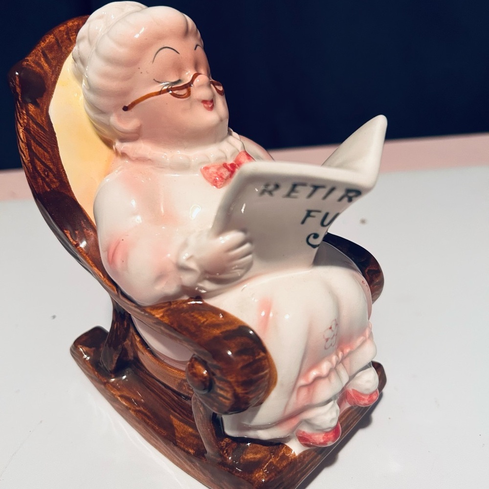 Vintage collectible ceramic "Grandma's Retirement Fund" piggy bank. - preloved
